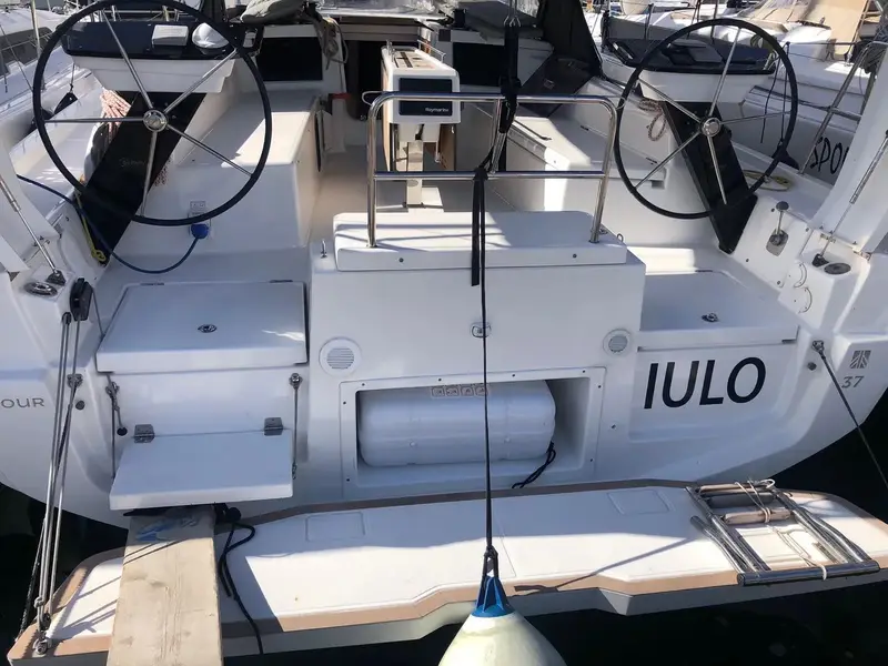 Iulo, Dufour 37