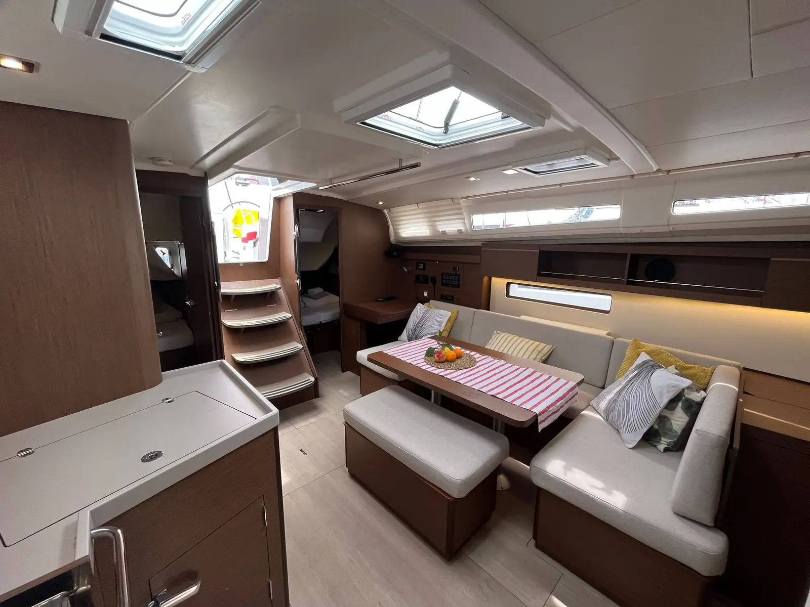 KELANI, Interior image