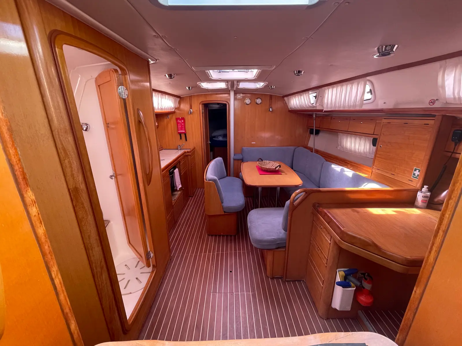 S/Y Philomila, Interior image