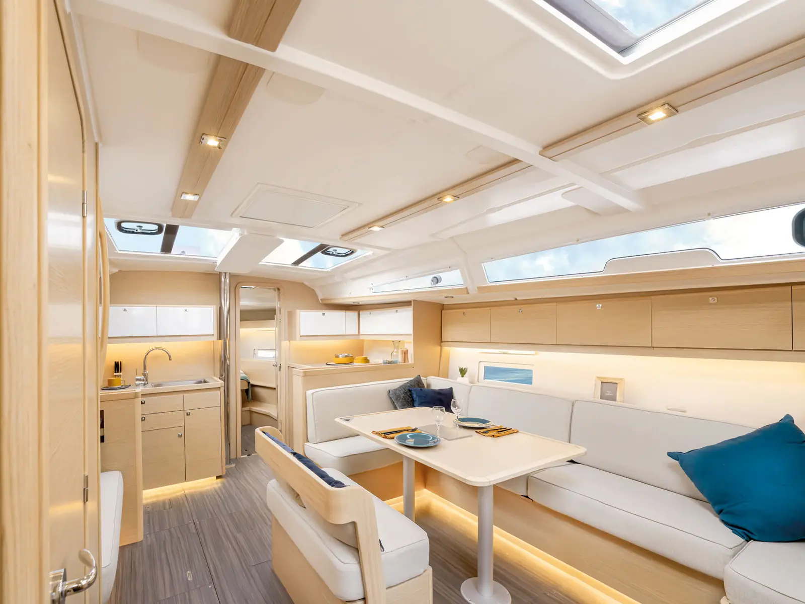 Alma Libre X, Interior image