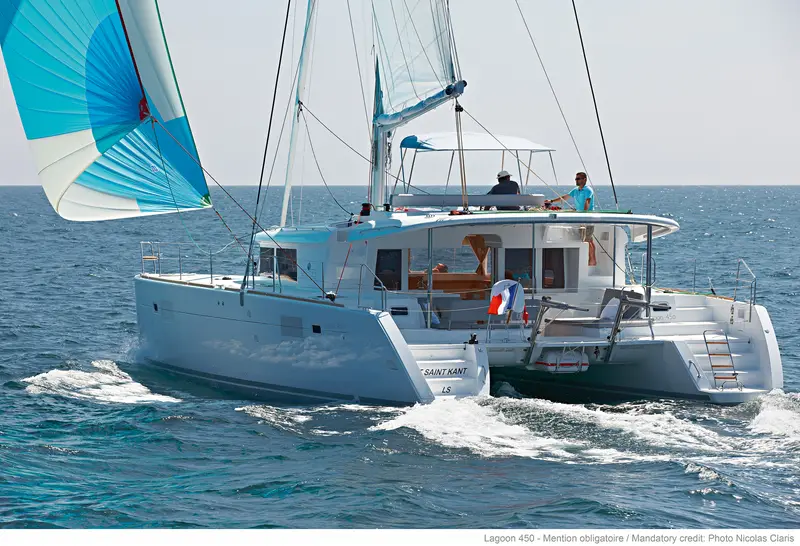 Oscar V, Lagoon 450