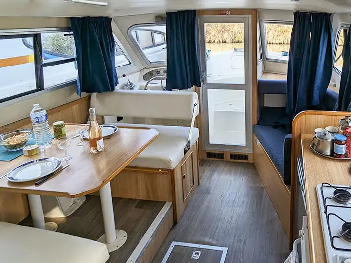 Cirrus B - Budget 6, Interior image