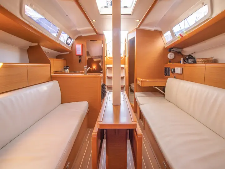 Nevena, Interior image
