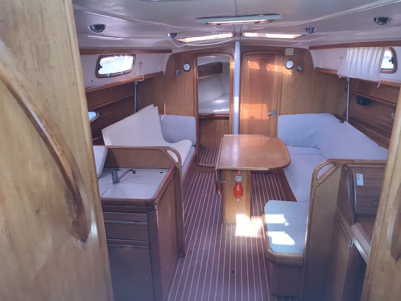 Big Blue Horizon, Interior image