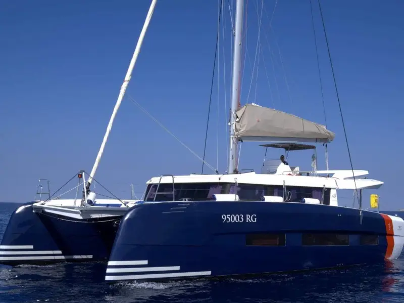 MARK, Dufour Catamaran 48
