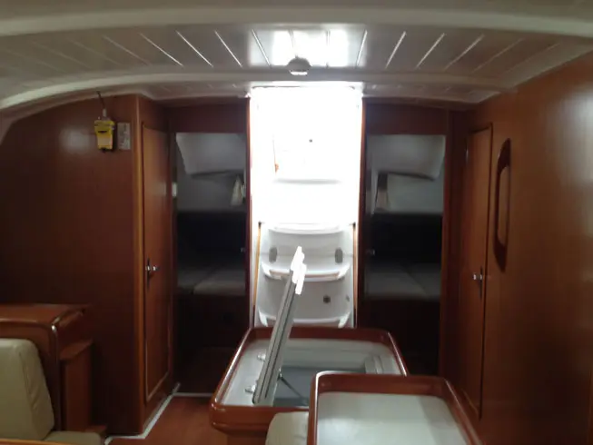 Triton, Interior image
