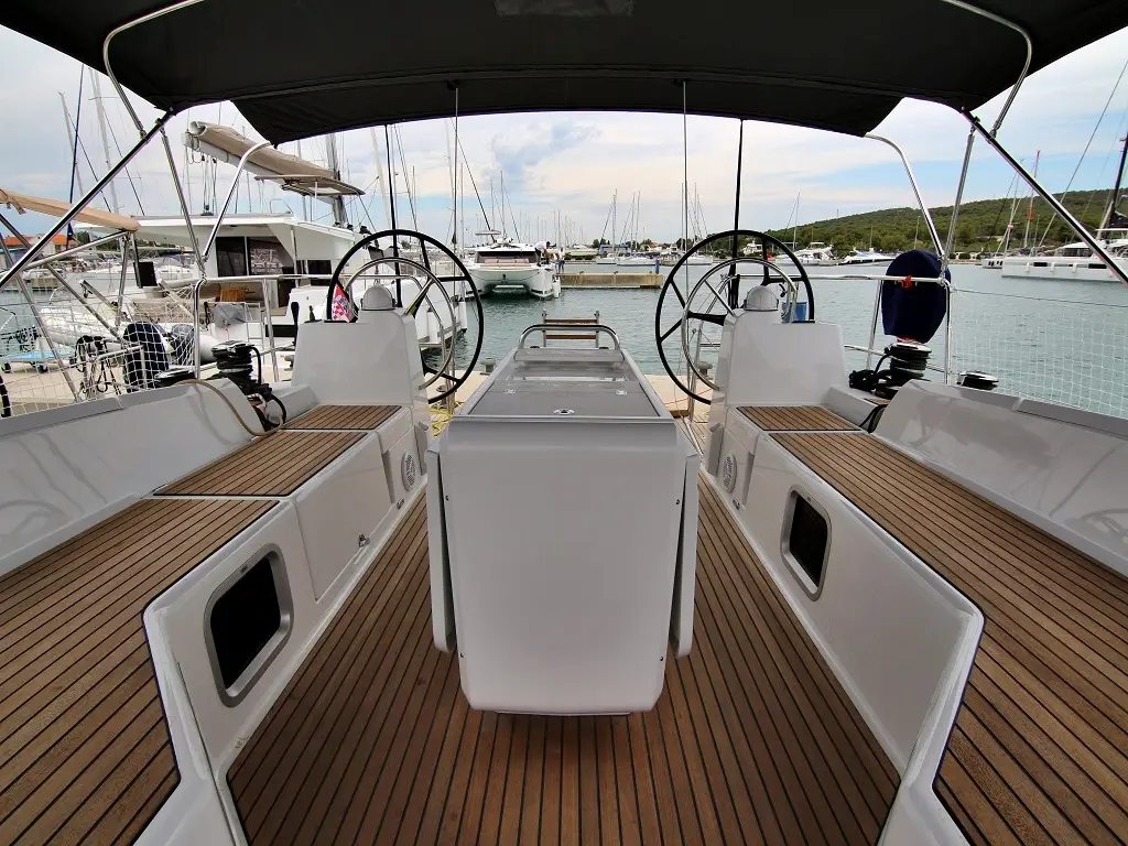 MYSTIC DREAMS, Exterior image