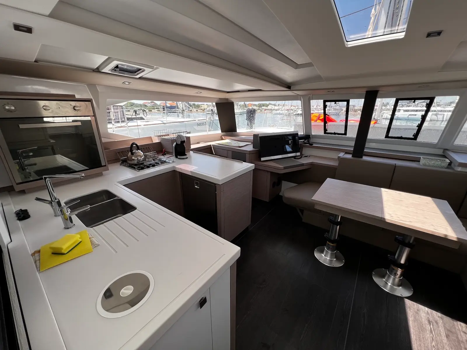 E L I T E, Interior image