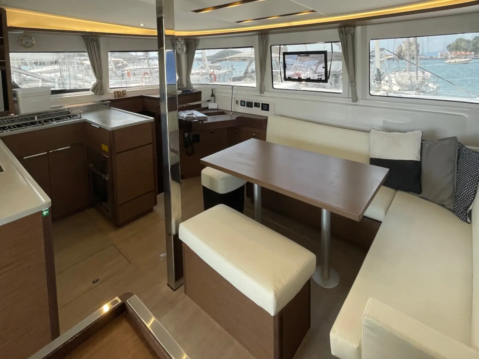 ESPABILA, (ac,Gen,W/Maker), Interior image