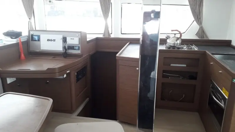Utopia, Kitchen/Navigation