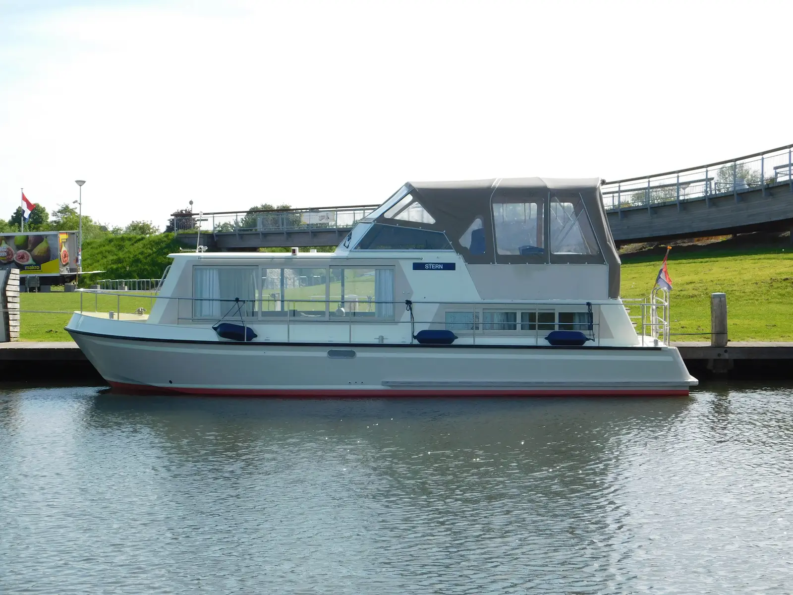 Stern, Main image