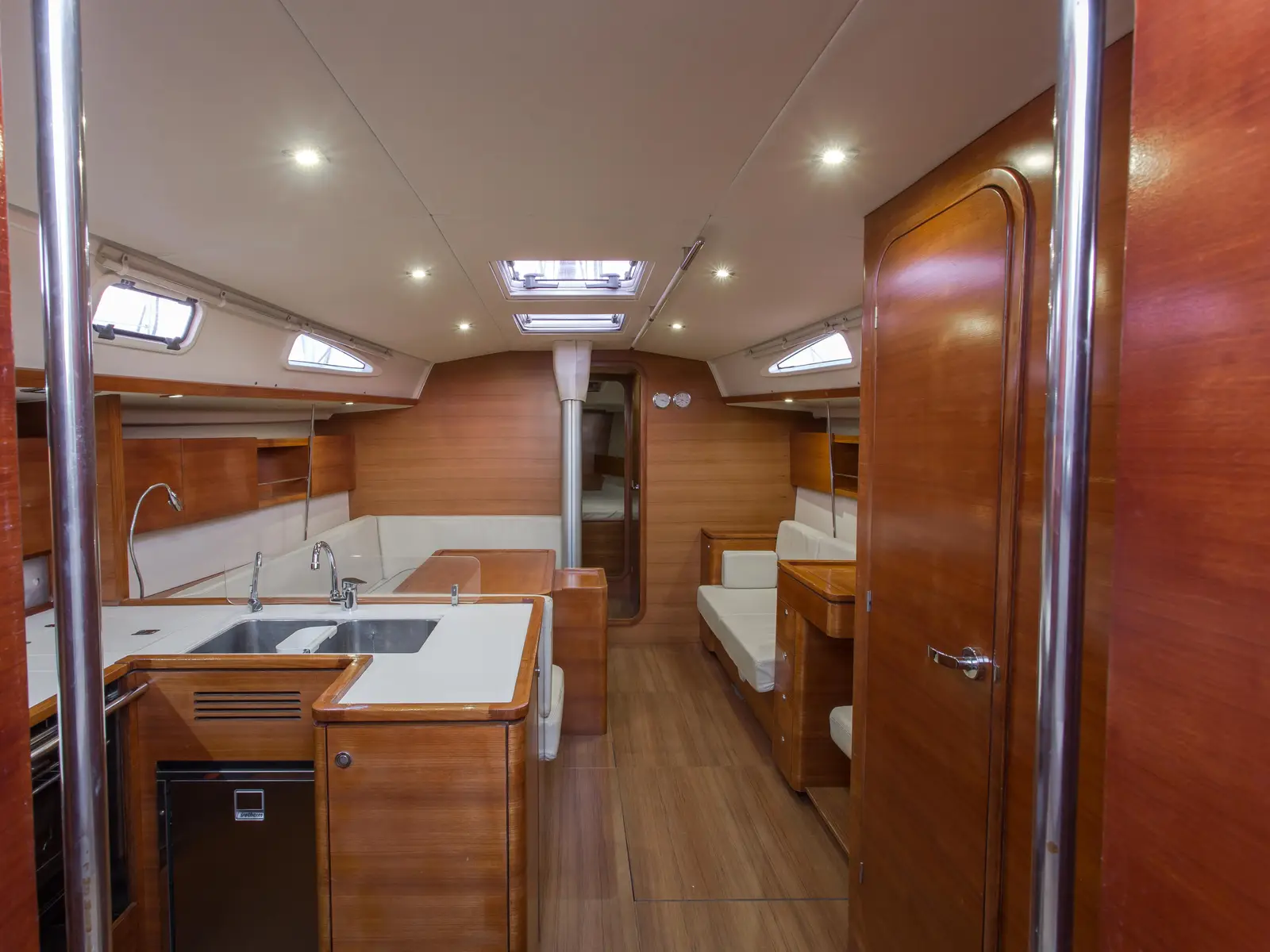 Daddy's Toy, Interior image