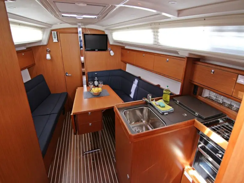 LUCY, Interior image