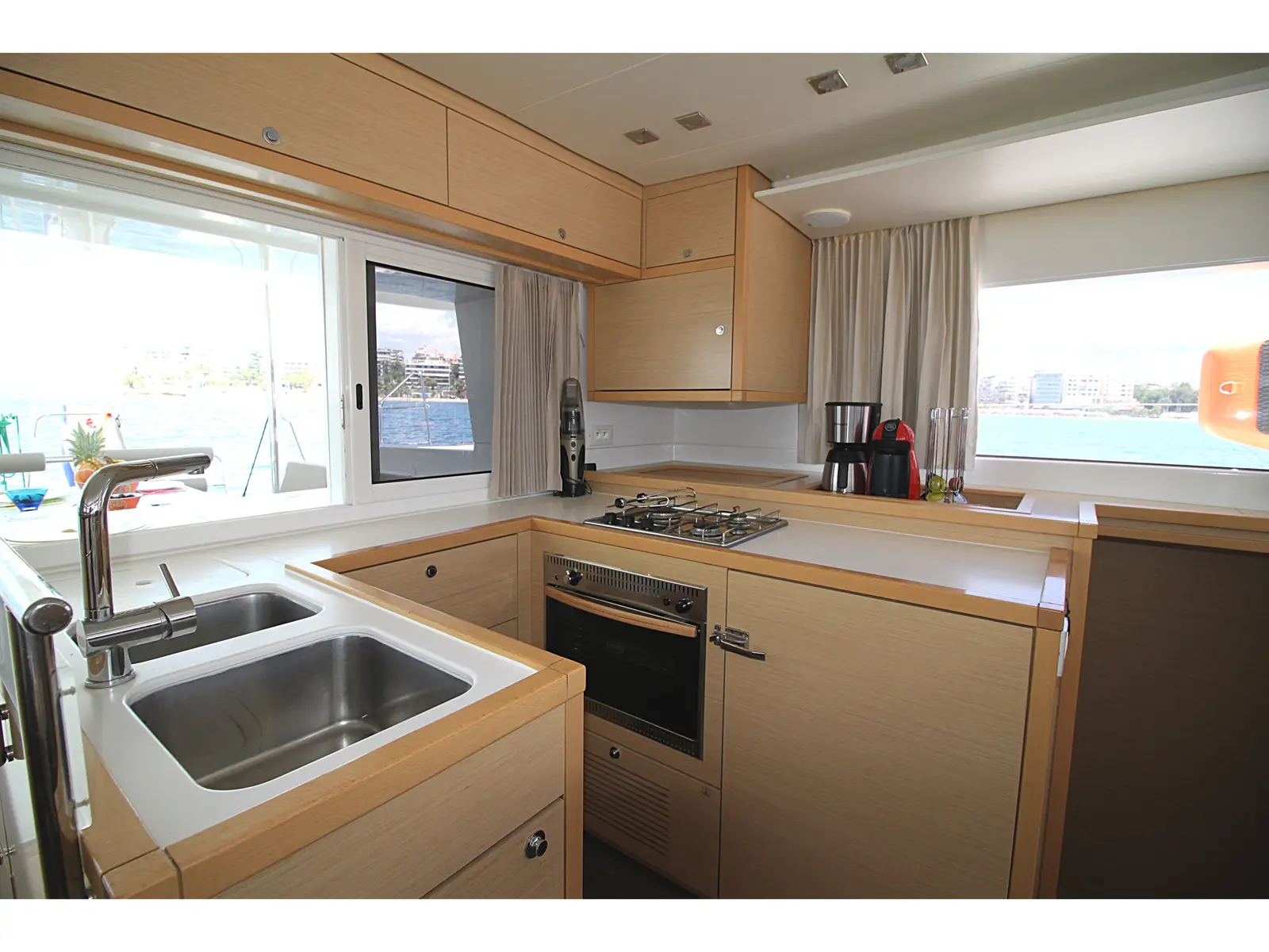 Poker Face  - (A/C - Generator - Refit 2021), Interior image