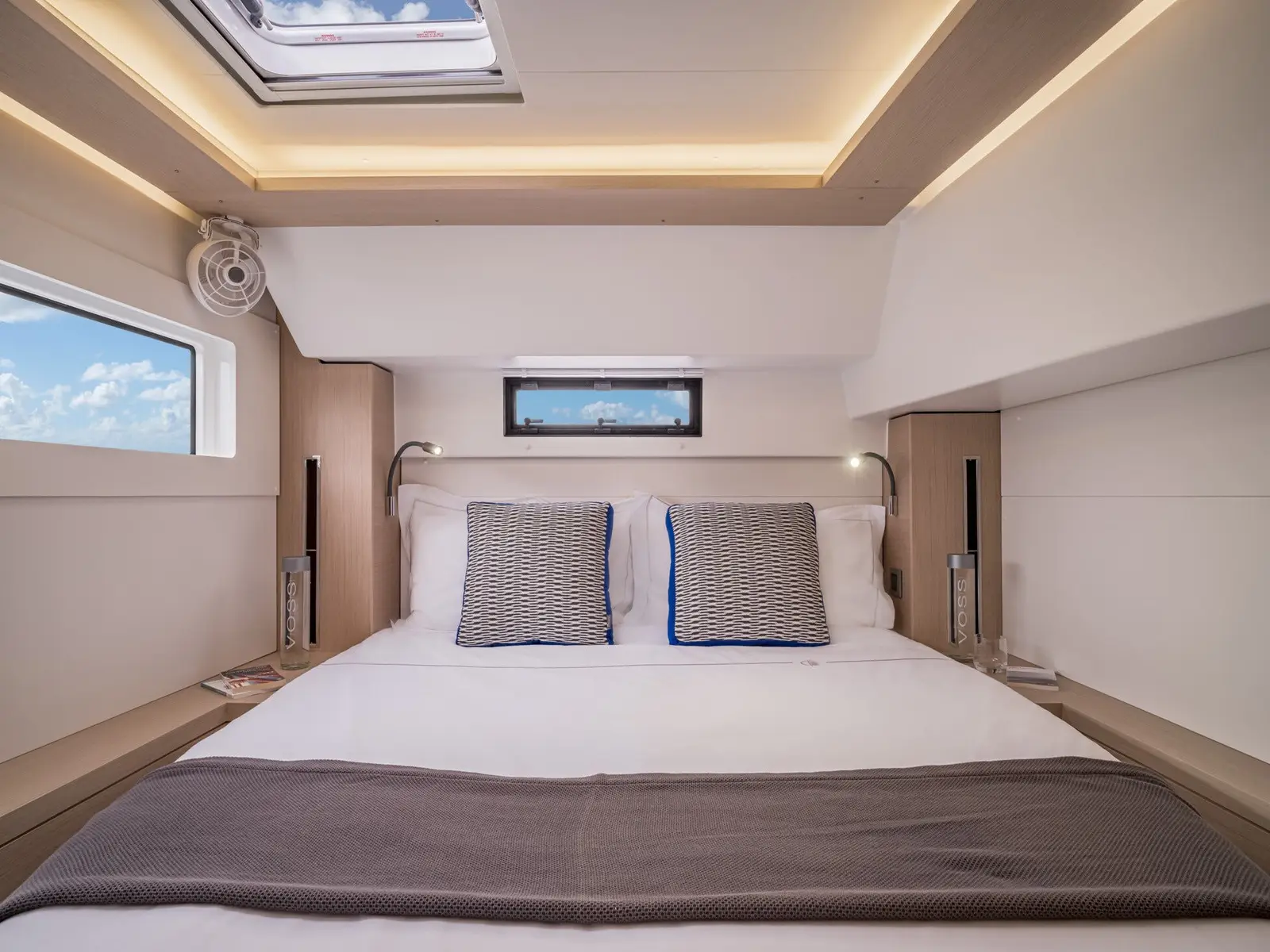 Astraea, Interior image