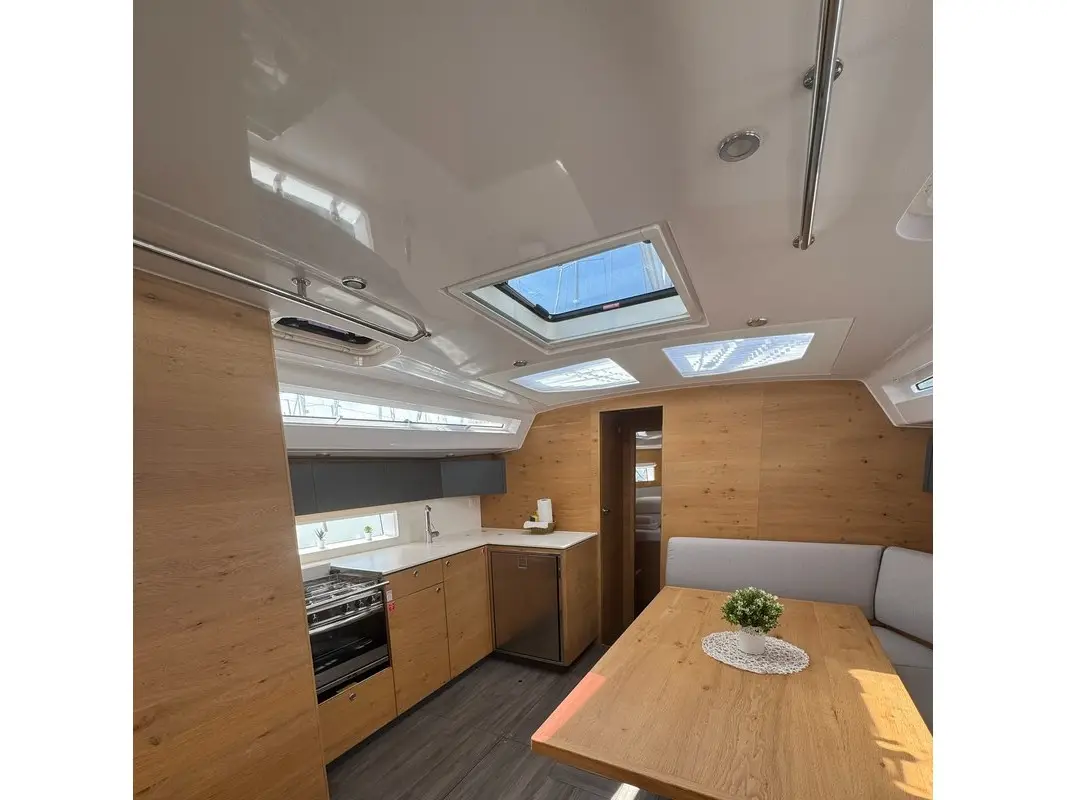 EMOTION, Interior image