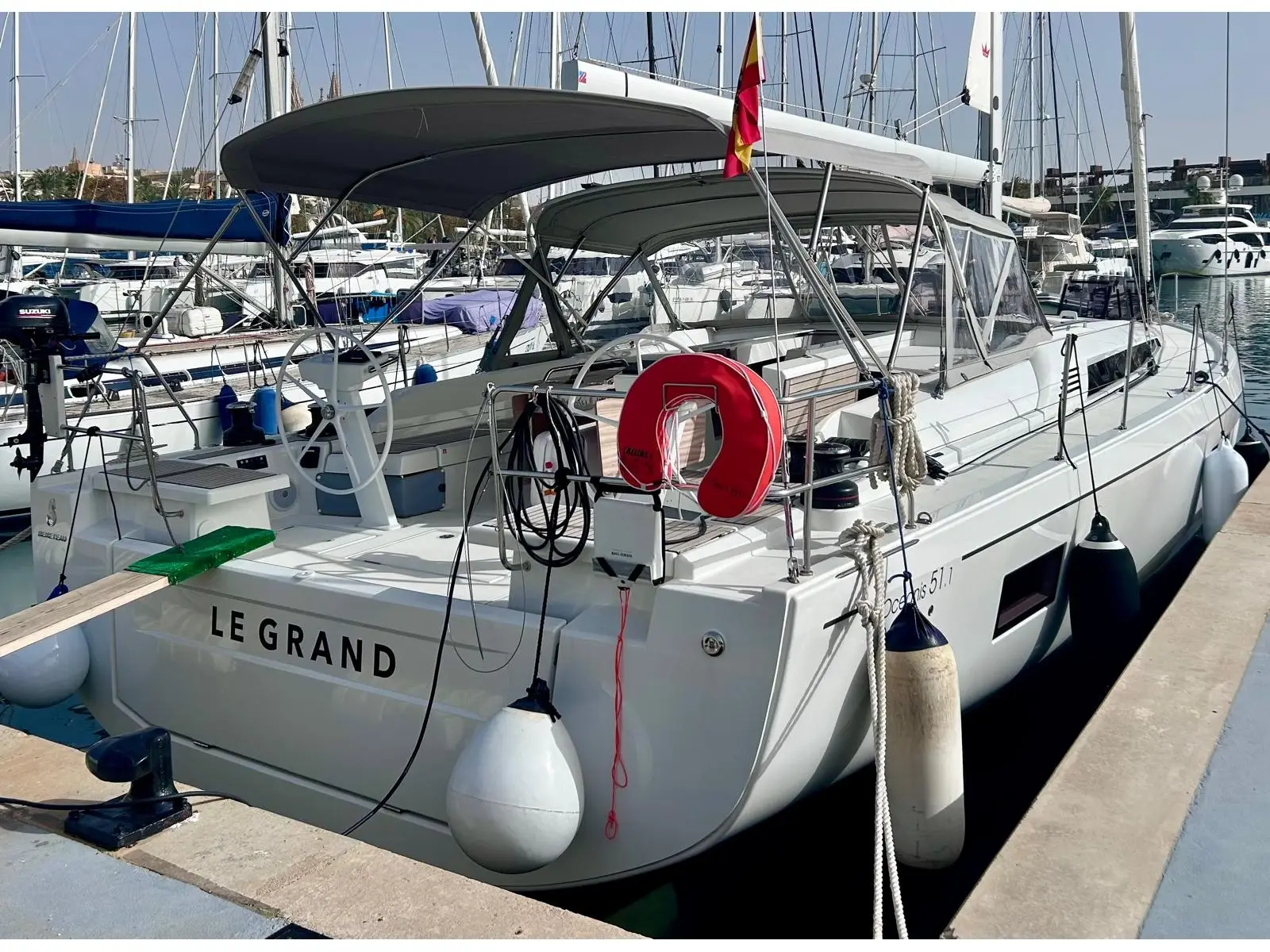 Le Grand, Main image