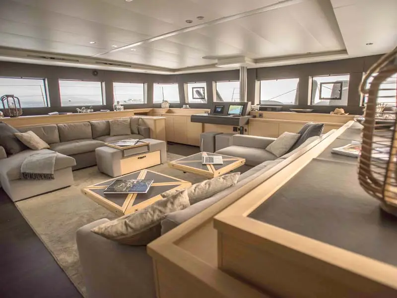 Soleanis II, Interior image