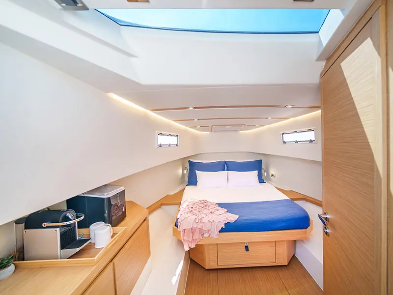 Gala, Interior image
