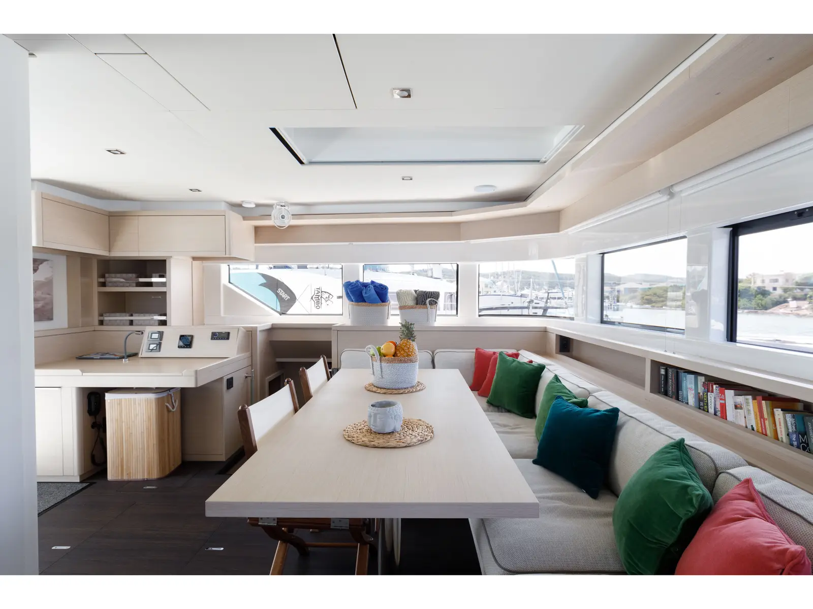 Adel, Interior image