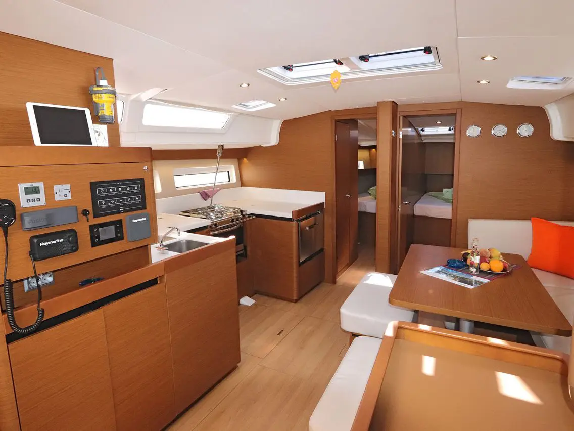 PNOE, Interior image