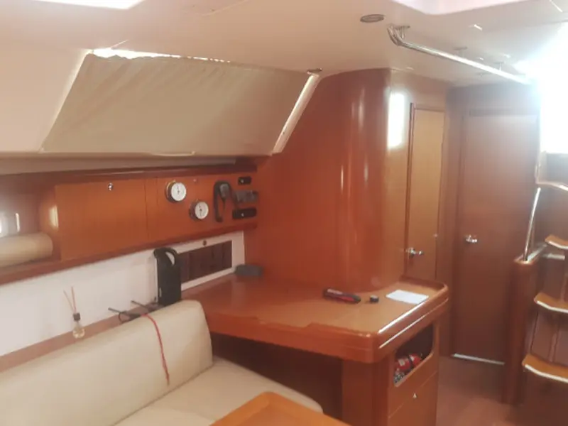 Myron, Interior image