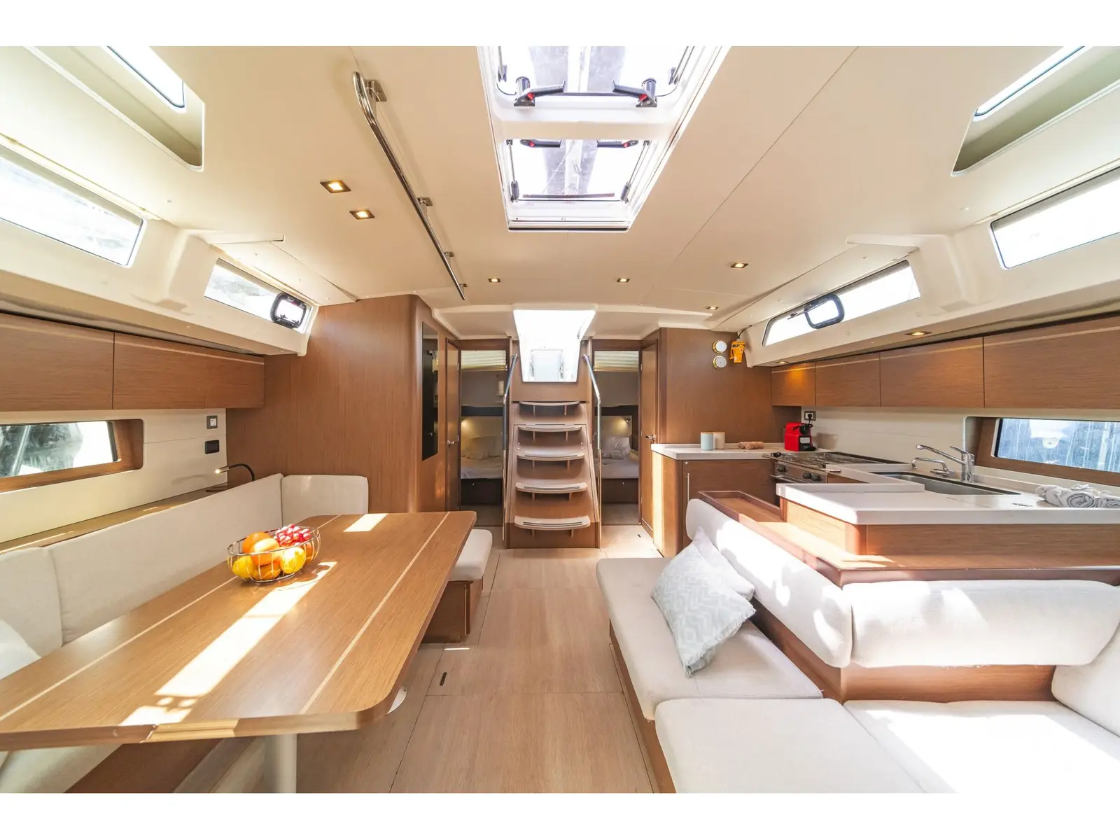 Carpe Diem, Interior image