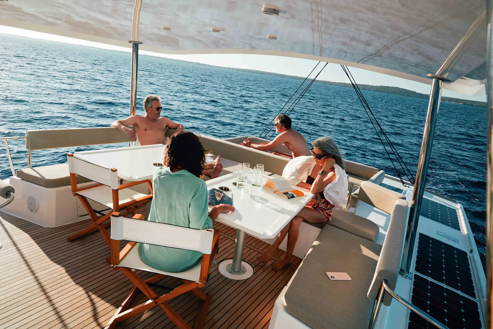 MIM OCEAN 2, Flybridge