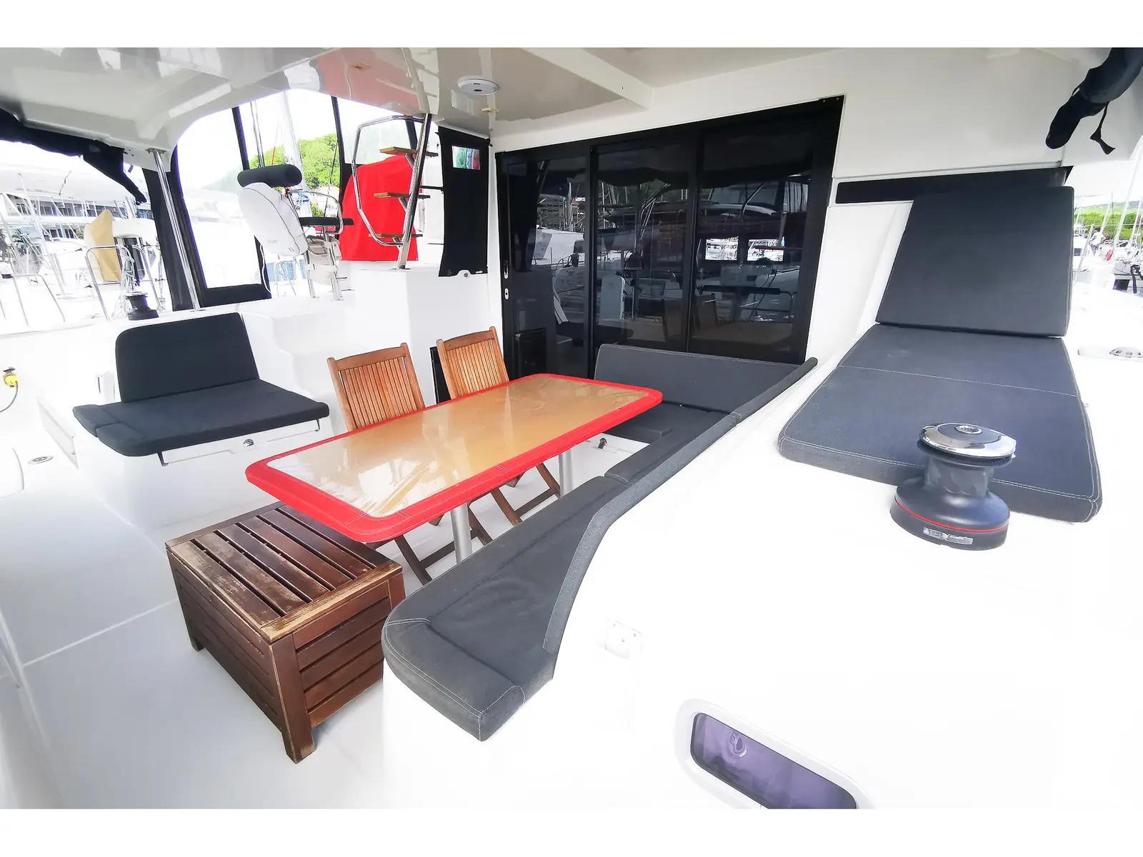 Alrisha, Interior image