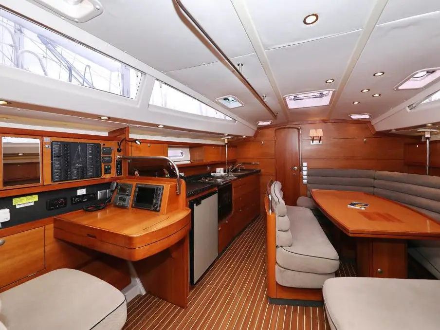 Jam Session, Interior image