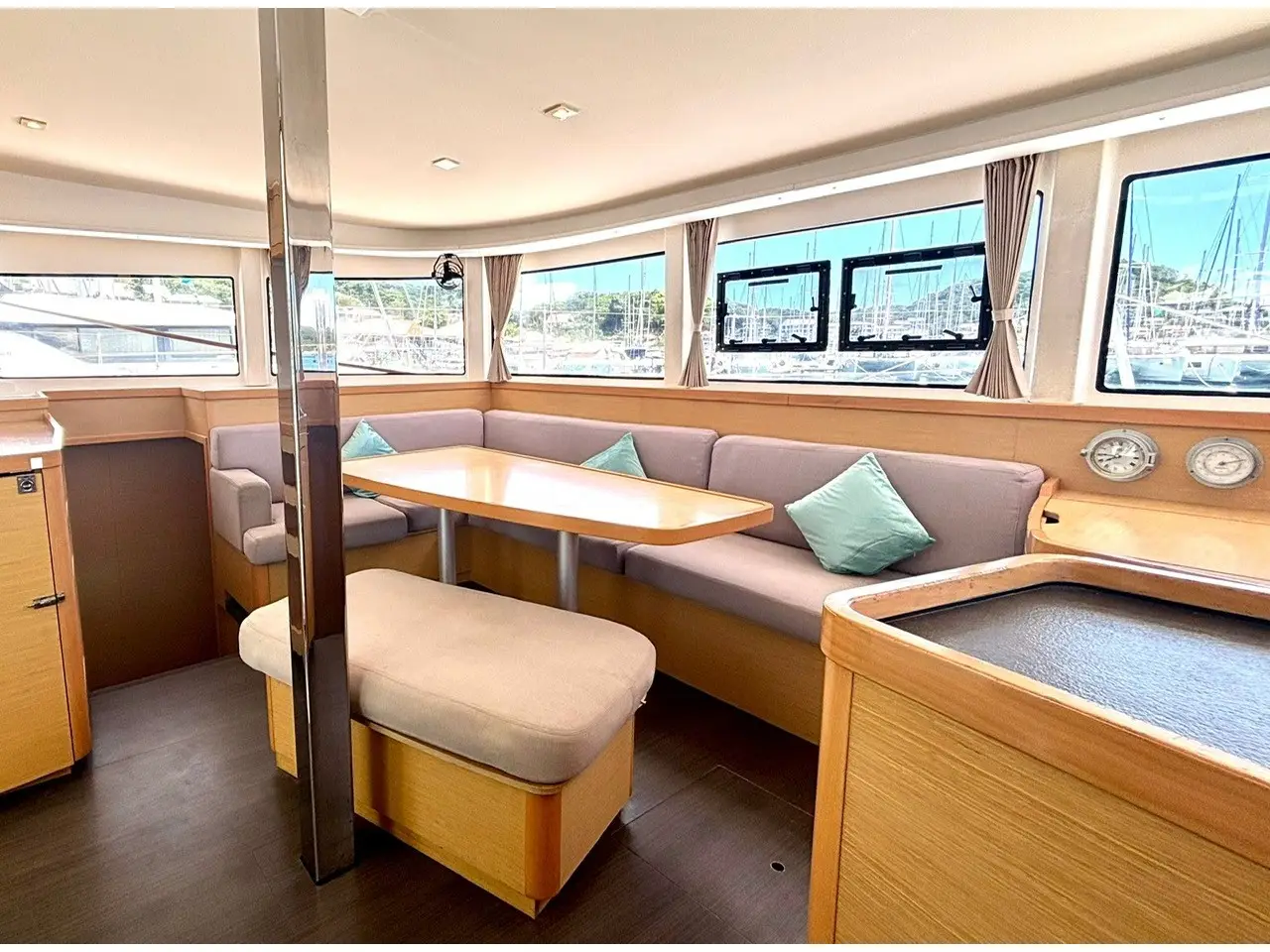 Tigra, Interior image