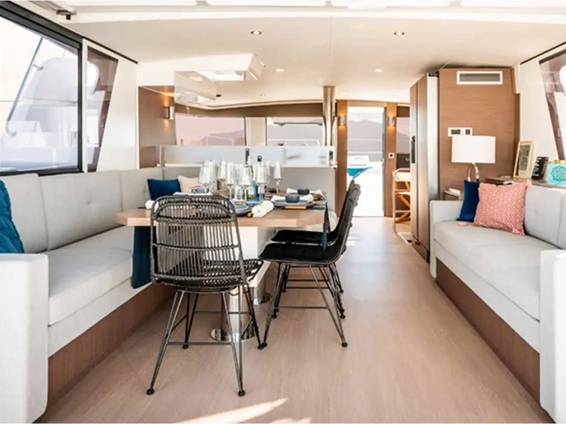 Maja, Interior image