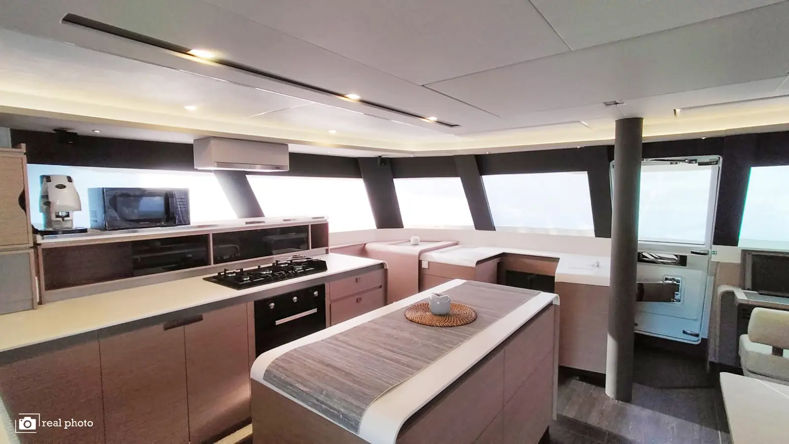 Libertà - Luxury Catamaran, A/C, Generator, Water maker, Solar panel, Foto 9