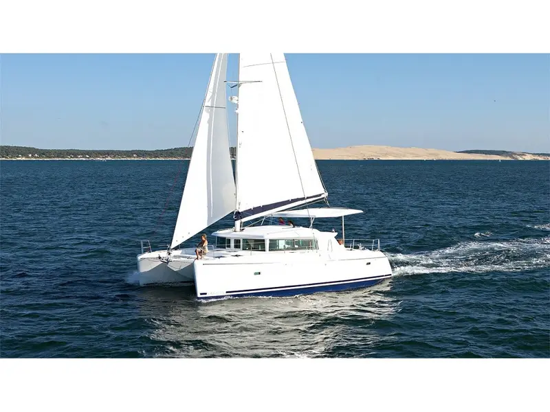 Amelia, Lagoon 420