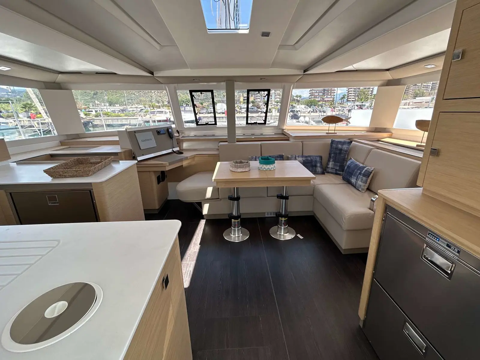 Deutz, Interior image