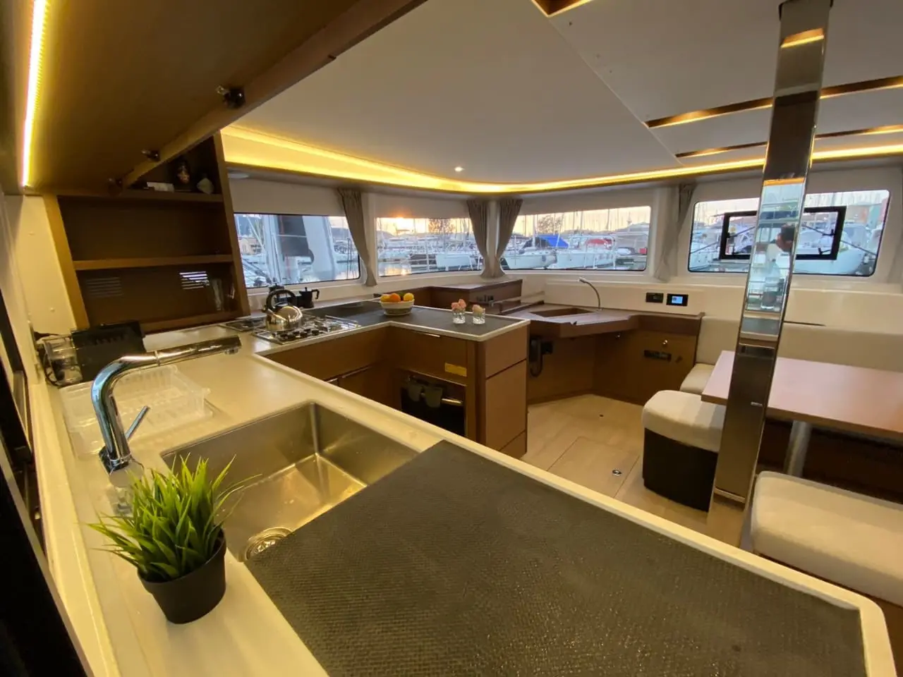 Alter Ego (Pax 12), Interior image