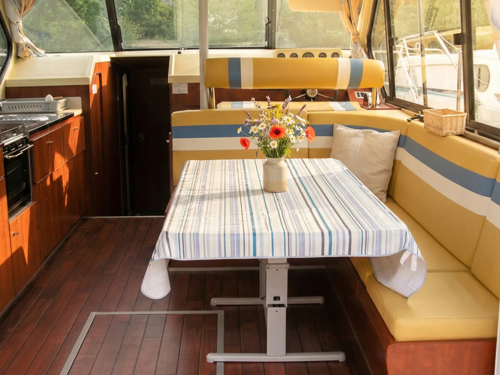 Cruiser Comfort XL 10/12 Pers., Interior image
