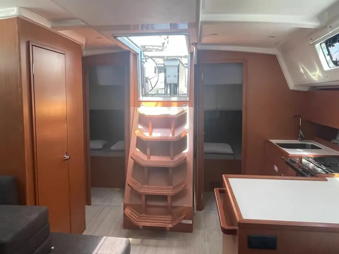 BLACKBERRY, Interior image