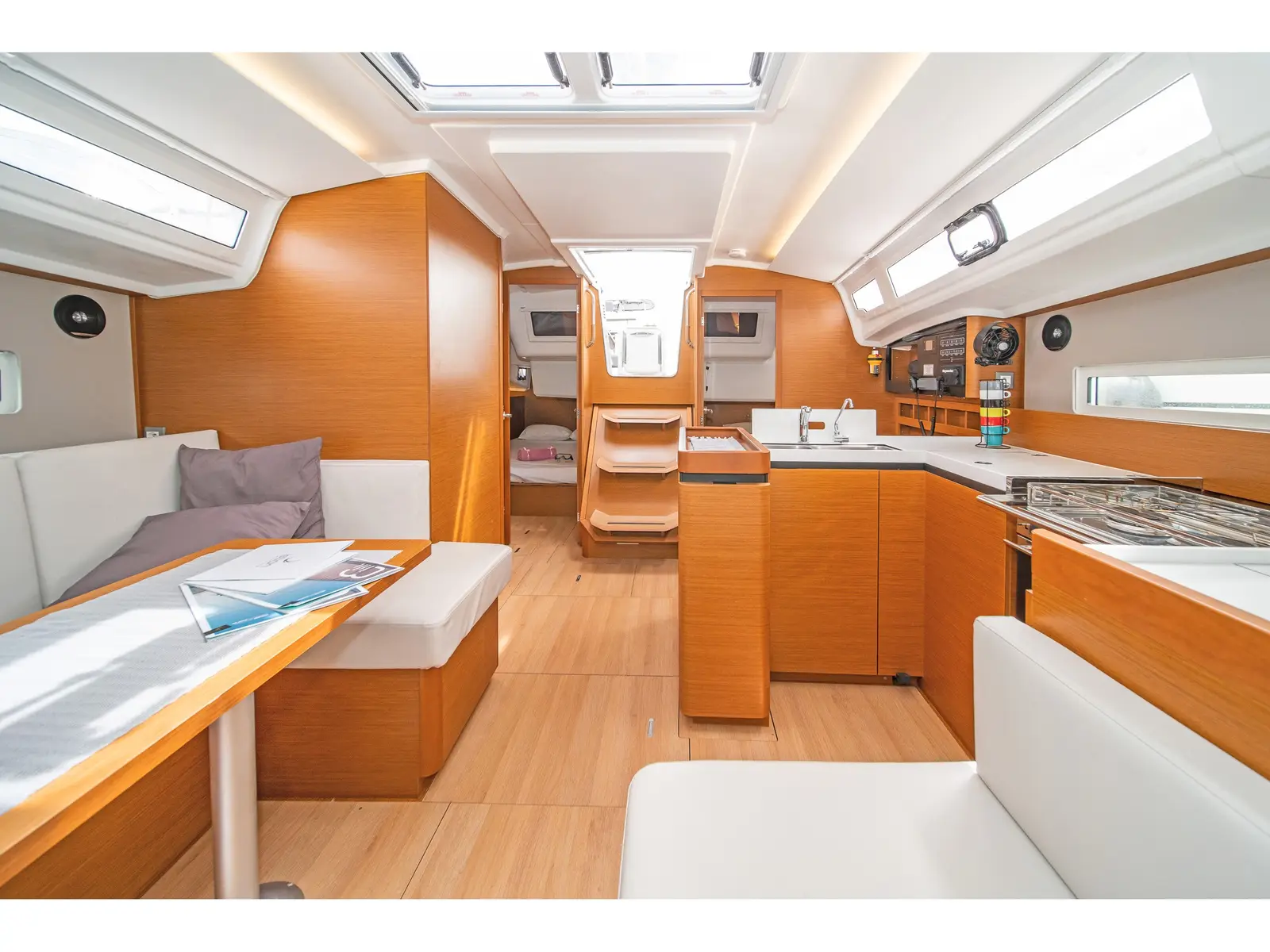 Pnoe, Interior image