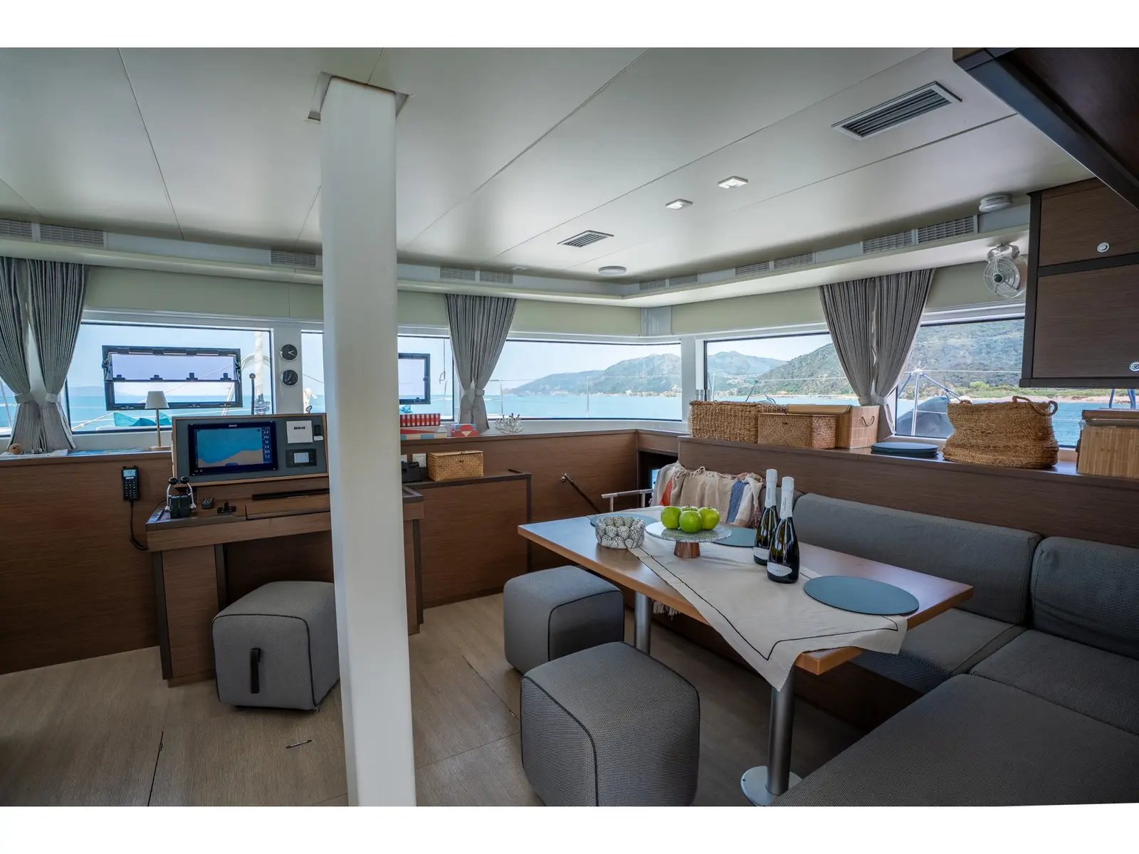 SAILUXE - Fichissimo, Interior image