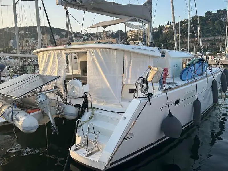 Branchia, Lagoon 450 Fly