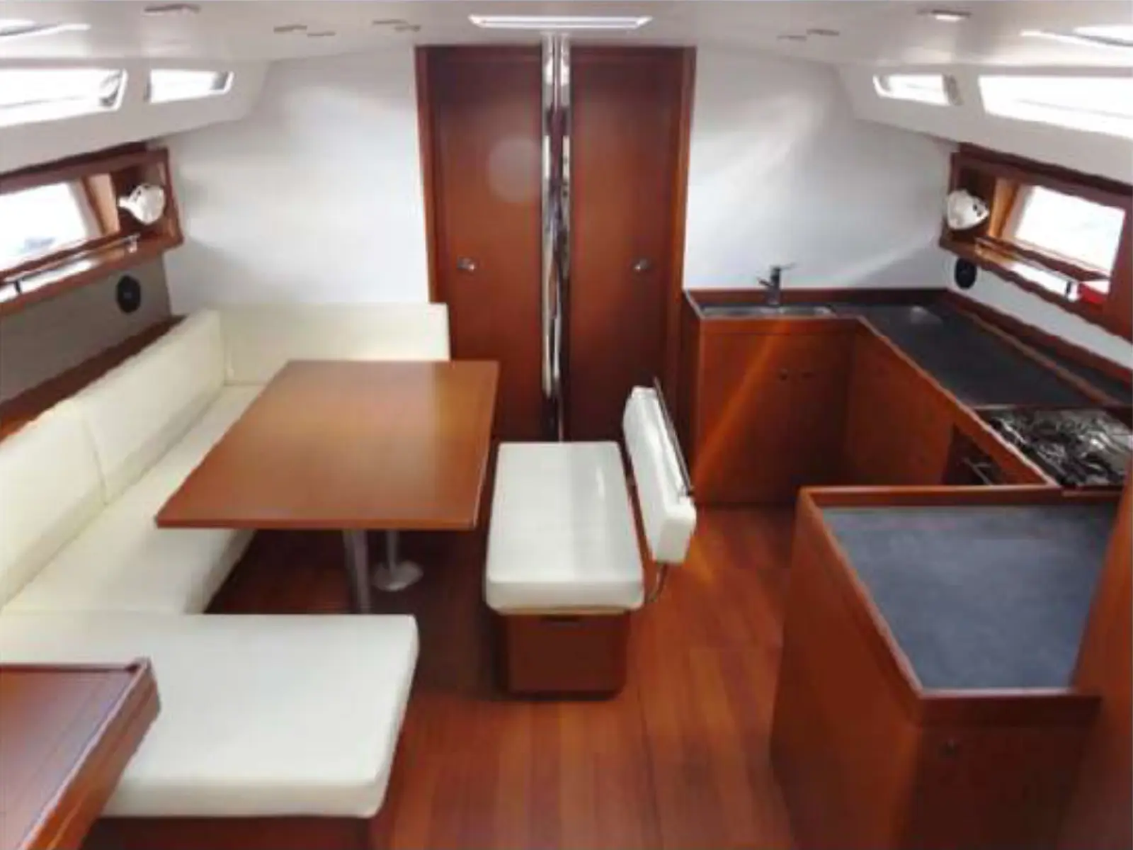 WAYWARD PRINCE, Interior image