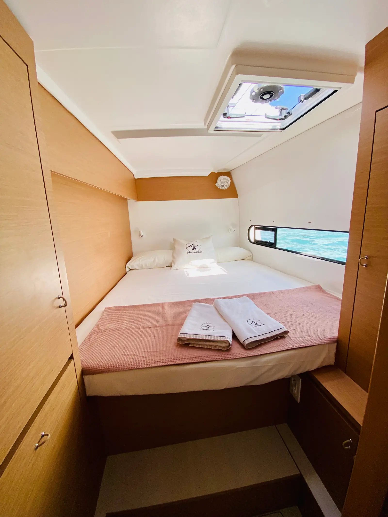 ONE Ibiza BAREBOAT, Foto 44