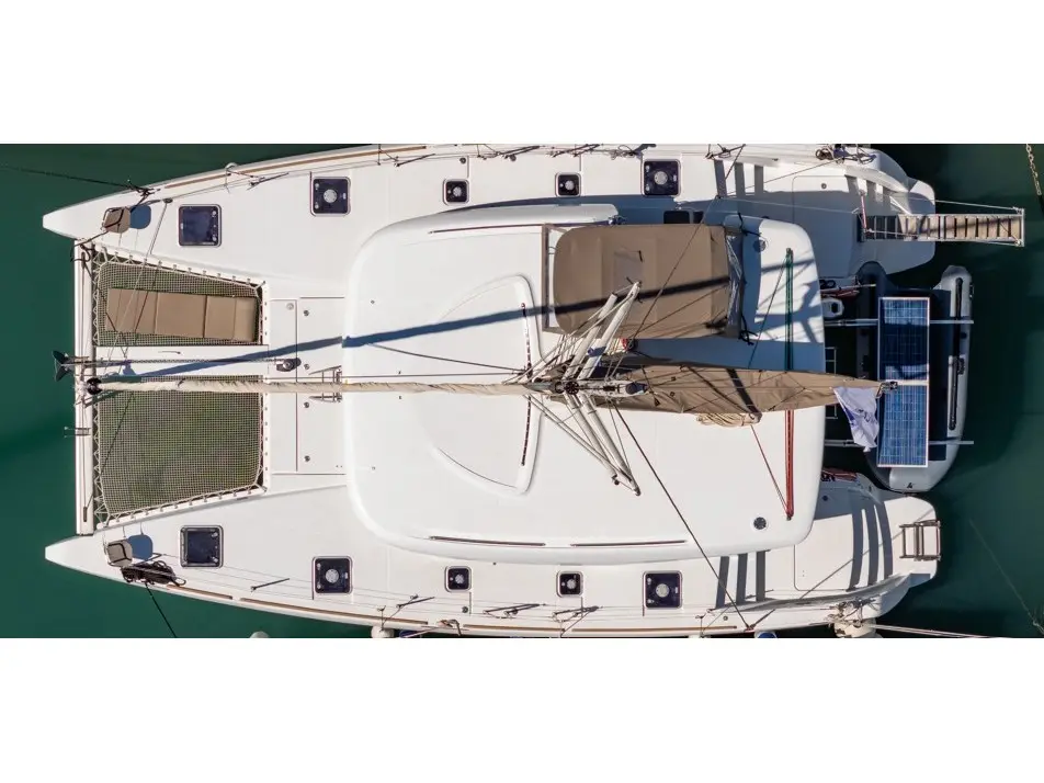 Deep Blue, Lagoon 39