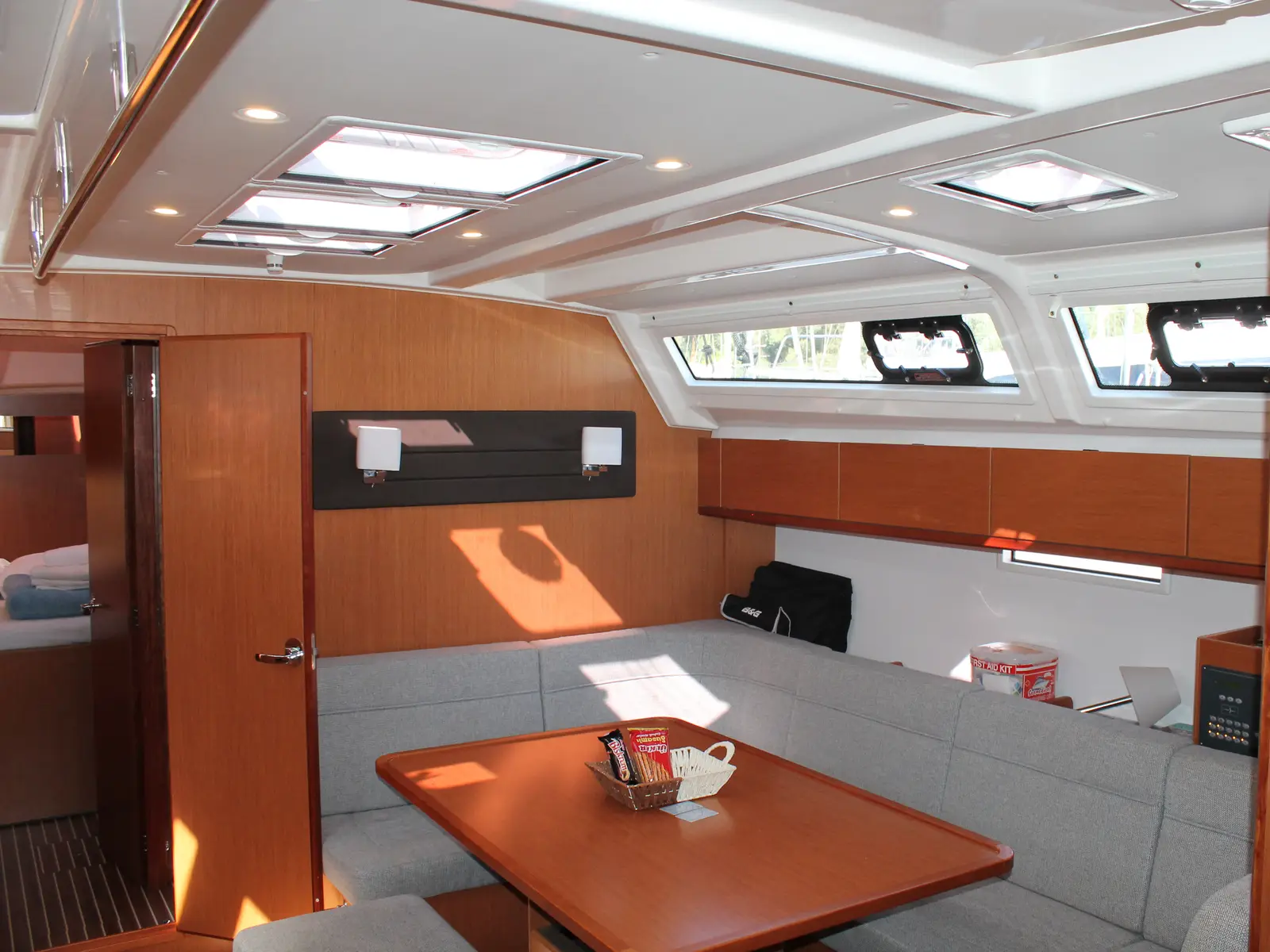 Coco, Interior image