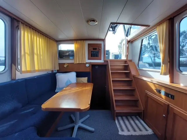 Maja, Interior image
