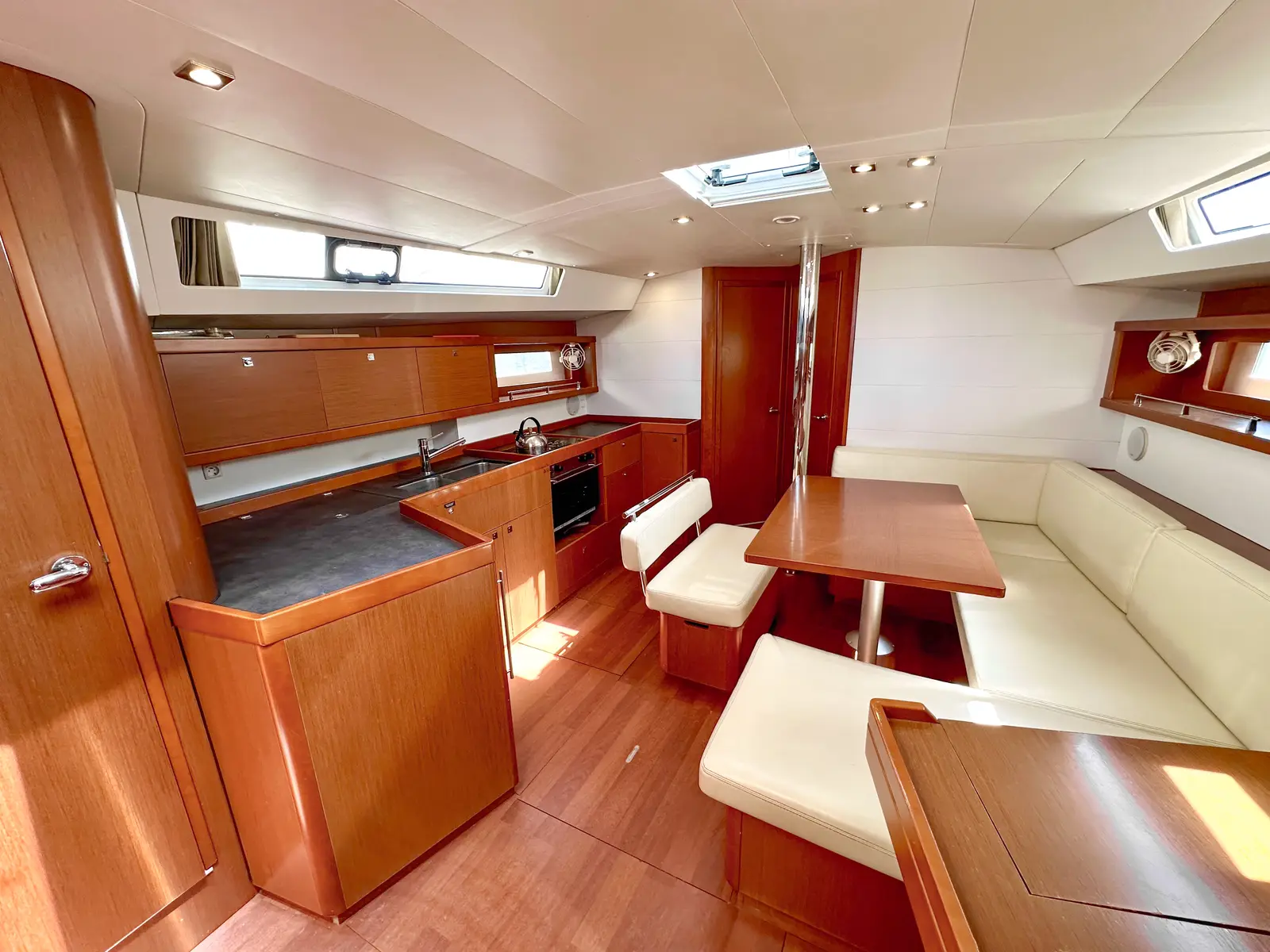 Foxtrot, Interior image