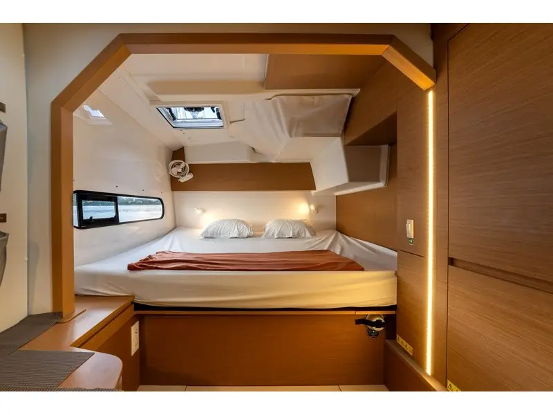 Be Happy, Interior image