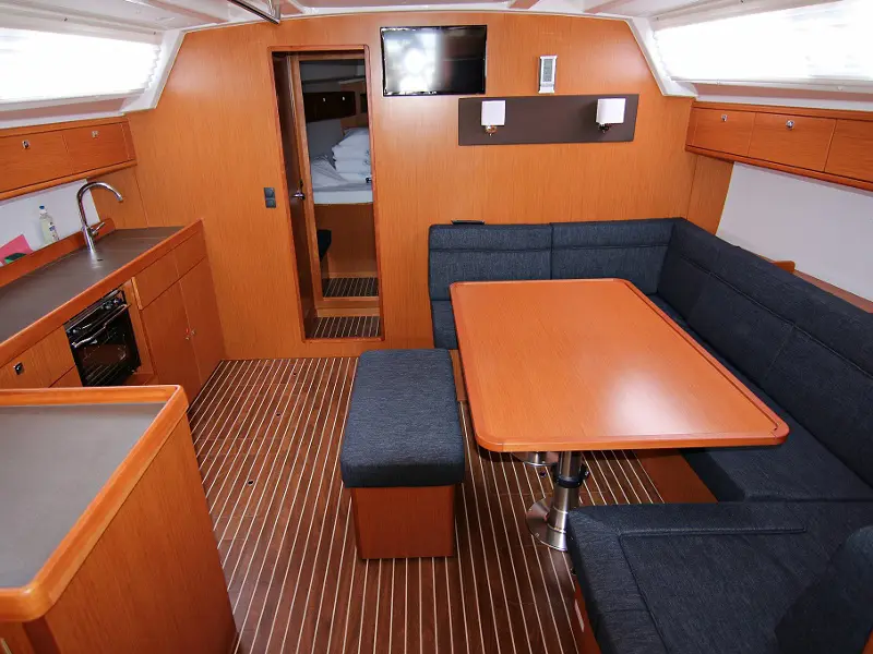 ALESSANDRA, Interior image