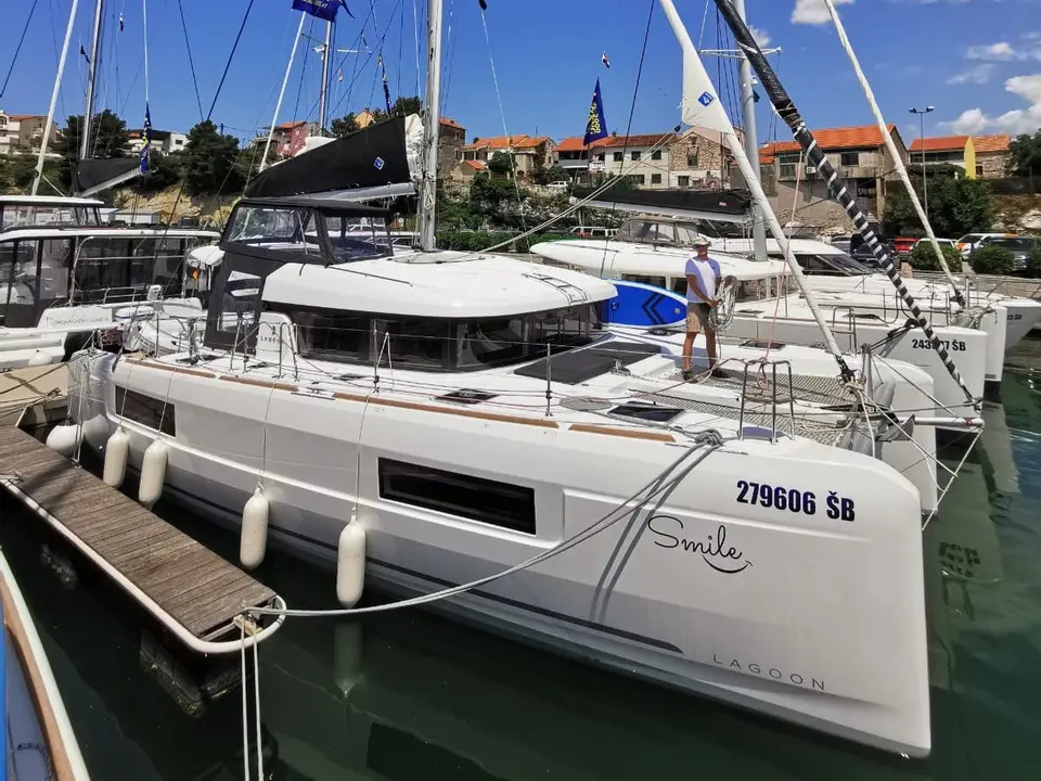 SMILE, Lagoon 40